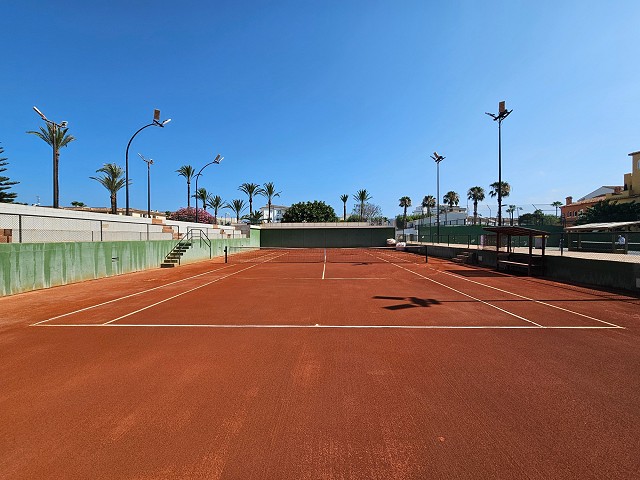 https://www.clubtenisjavea.com/public/images/cache/640x480/pista-ferrer-1777372626.jpg