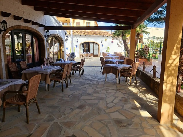 https://www.clubtenisjavea.com/public/images/cache/640x480/terraza-restaurate-club-tenis-javea-1651836496.jpg