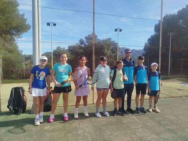 Victoria del equipo alevín de tenis