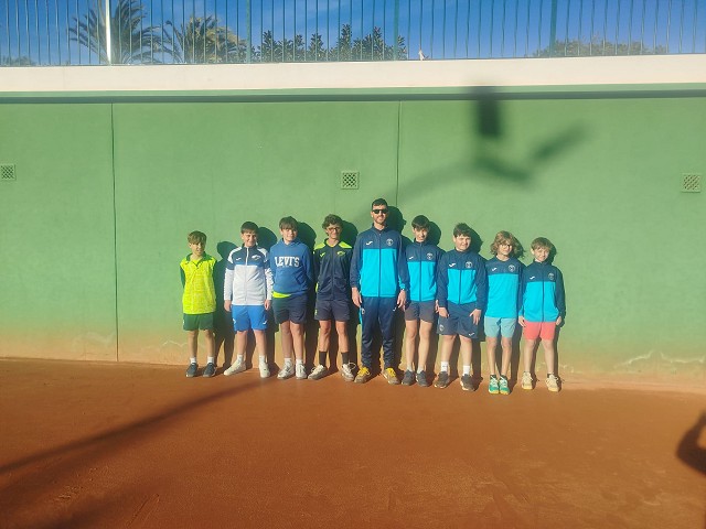 Debut del equipo infantil de tenis
